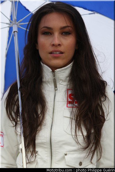 sbk_pitbabes_04_angleterre_donington_2011