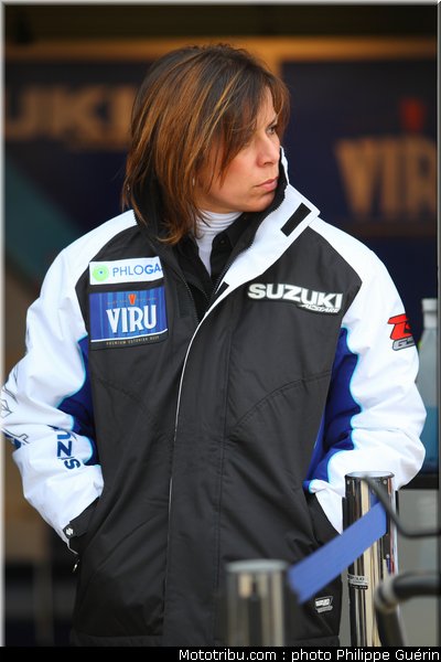 sbk_pitbabes_11_angleterre_donington_2011
