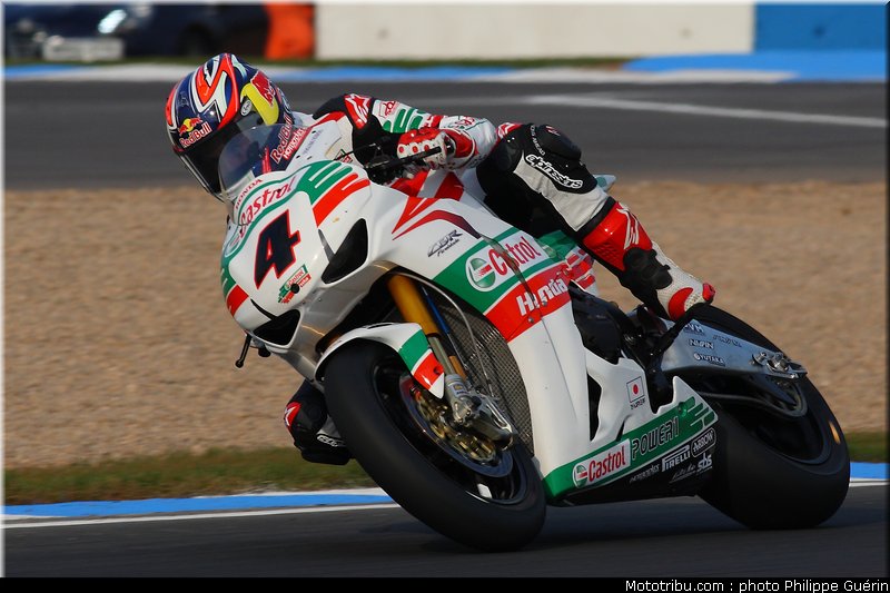 sbk_rea_03_angleterre_donington_2011