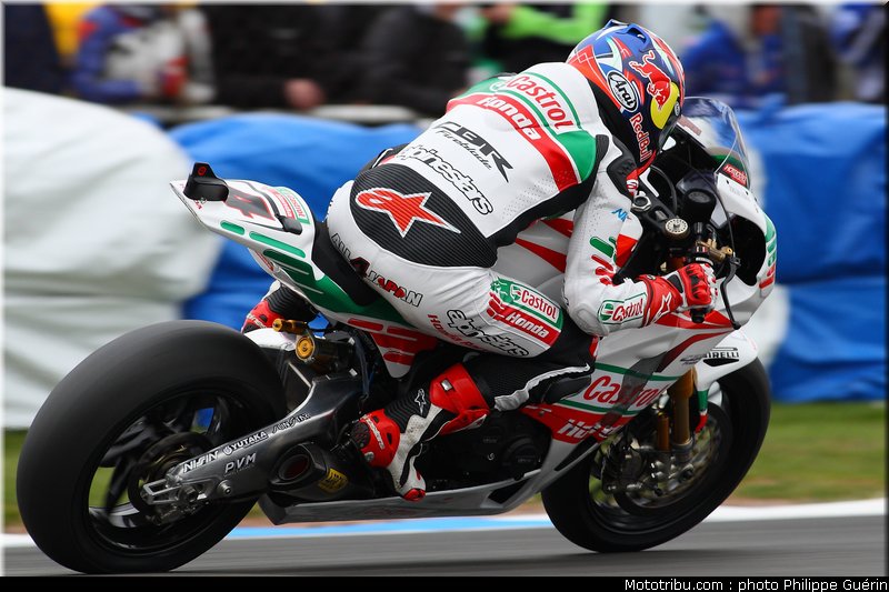 sbk_rea_09_angleterre_donington_2011