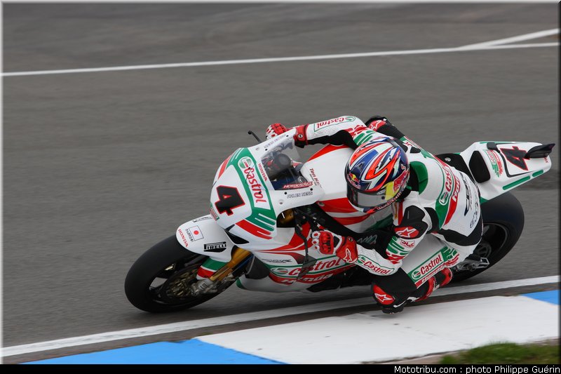 sbk_rea_13_angleterre_donington_2011