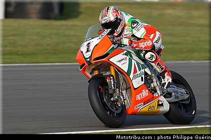 sbk_biaggi_02_angleterre_donington_2011.JPG