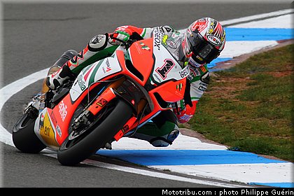 sbk_biaggi_08_angleterre_donington_2011.JPG