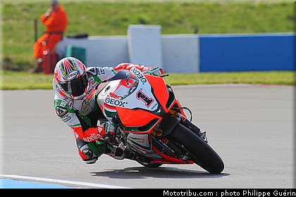 sbk_biaggi_09_angleterre_donington_2011.JPG