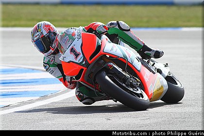 sbk_biaggi_11_angleterre_donington_2011.JPG