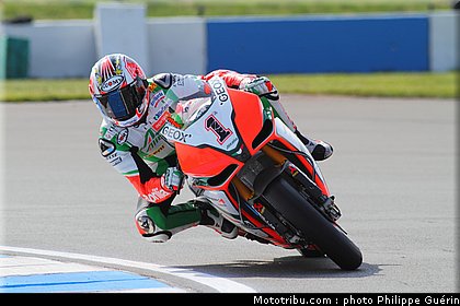 sbk_biaggi_12_angleterre_donington_2011.JPG