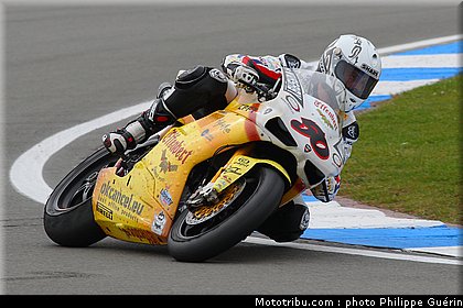 sbk_guintoli_09_angleterre_donington_2011.JPG