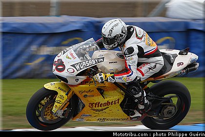sbk_guintoli_12_angleterre_donington_2011.JPG