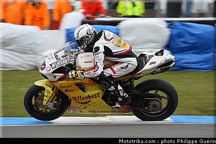 sbk_guintoli_13_angleterre_donington_2011.JPG
