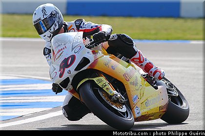 sbk_guintoli_16_angleterre_donington_2011.JPG