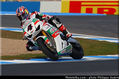 sbk_rea_01_angleterre_donington_2011.JPG