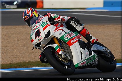 sbk_rea_03_angleterre_donington_2011.JPG