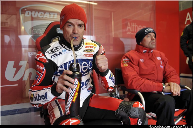 sbk_checa_1_angleterre_donington_2011