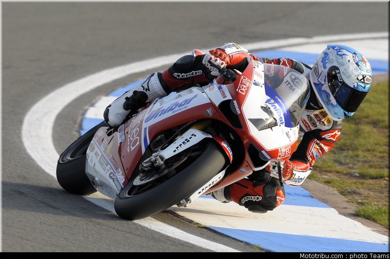 sbk_checa_8_angleterre_donington_2011