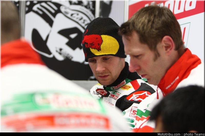sbk_rea_01_angleterre_donington_2011