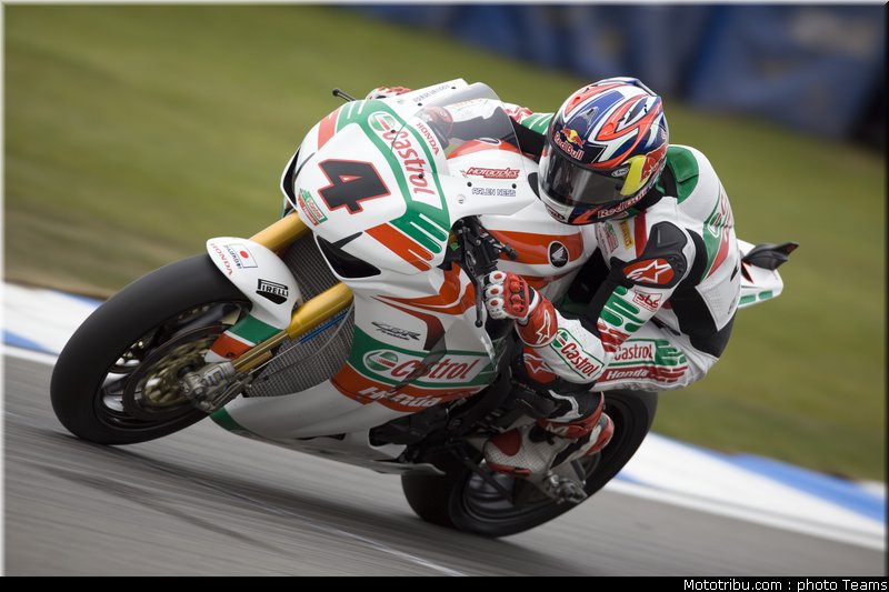 sbk_rea_06_angleterre_donington_2011