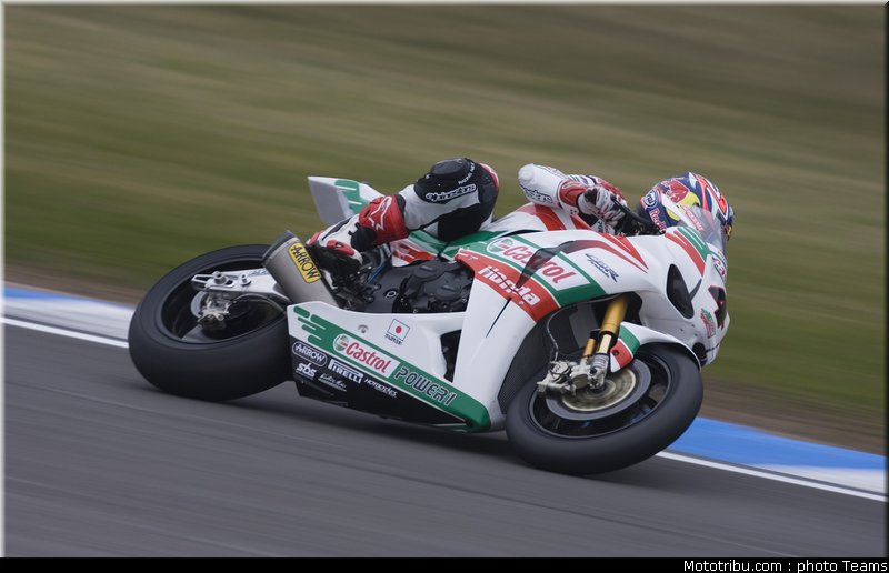 sbk_rea_09_angleterre_donington_2011