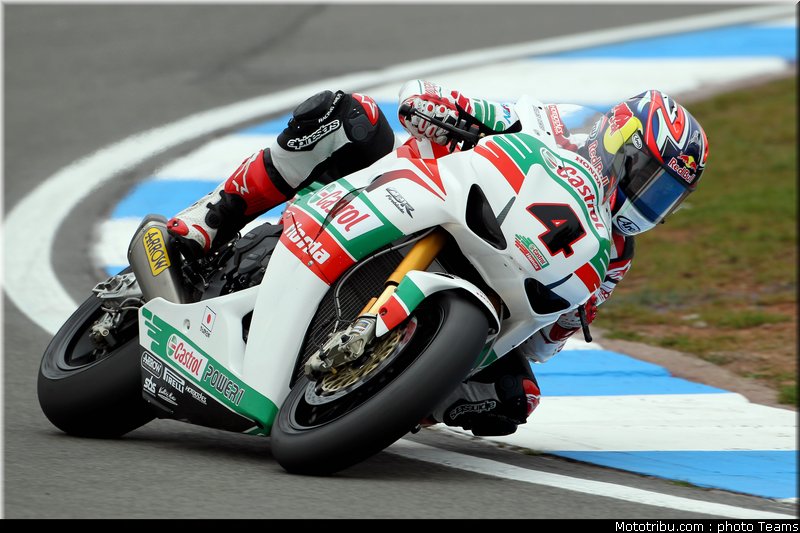 sbk_rea_14_angleterre_donington_2011