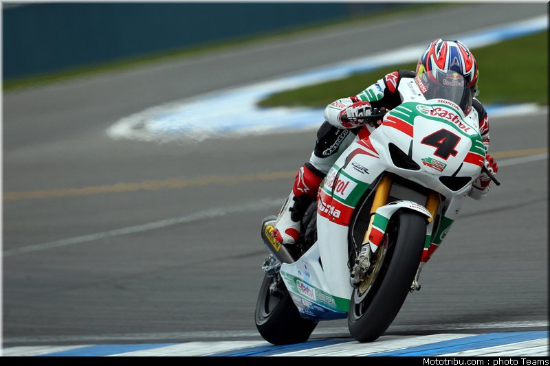 sbk_rea_15_angleterre_donington_2011