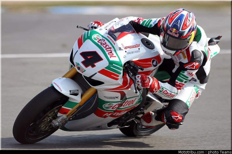 sbk_rea_16_angleterre_donington_2011