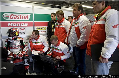 sbk_rea_02_angleterre_donington_2011.jpg