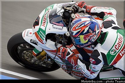 sbk_rea_05_angleterre_donington_2011.jpg