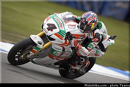 sbk_rea_06_angleterre_donington_2011.jpg