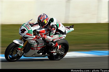 sbk_rea_08_angleterre_donington_2011.jpg