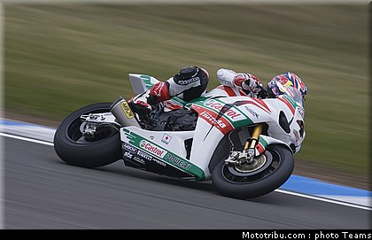 sbk_rea_09_angleterre_donington_2011.jpg