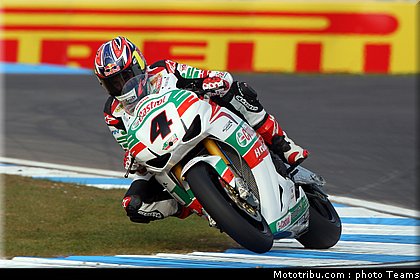 sbk_rea_12_angleterre_donington_2011.jpg