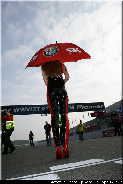 sbk_pitbabes_15_paysbas_2011_assen
