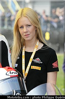 sbk_pitbabes_35_paysbas_2011_assen.JPG