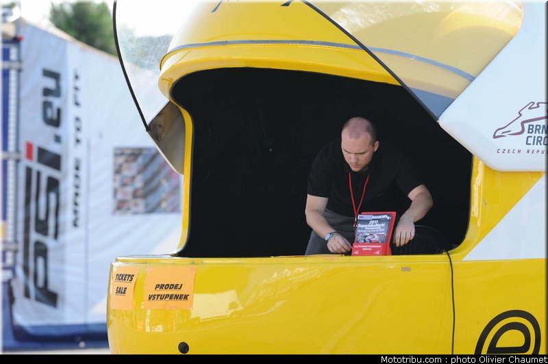 sbk_paddock_115_republique_tcheque_brno_2011