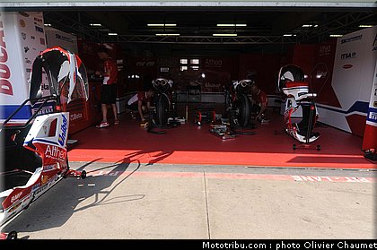 sbk_paddock_008_republique_tcheque_brno_2011.jpg