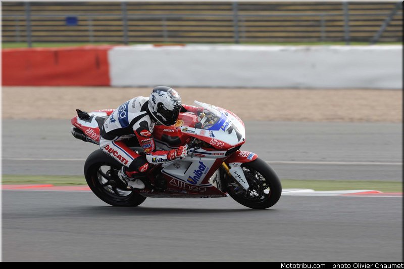 sbk_checa_002_angleterre_silverstone_2011