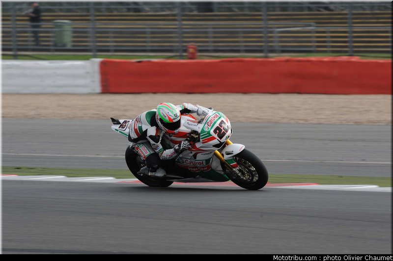 sbk_lowes_a_002_angleterre_silverstone_2011