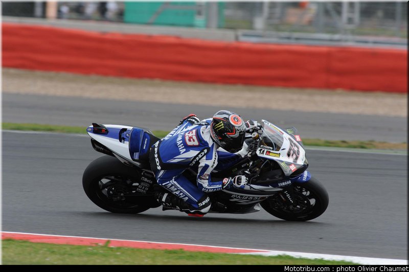 sbk_melandri_001_angleterre_silverstone_2011
