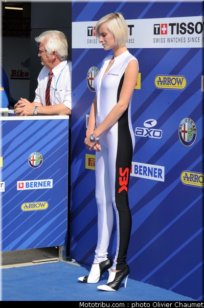 sbk_pitbabe_002_angleterre_silverstone_2011
