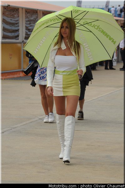 sbk_pitbabe_004_angleterre_silverstone_2011