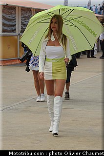 sbk_pitbabe_004_angleterre_silverstone_2011.jpg