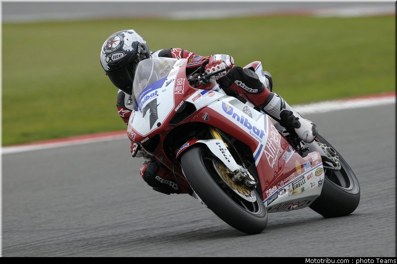 sbk_checa_004_angleterre_silverstone_2011