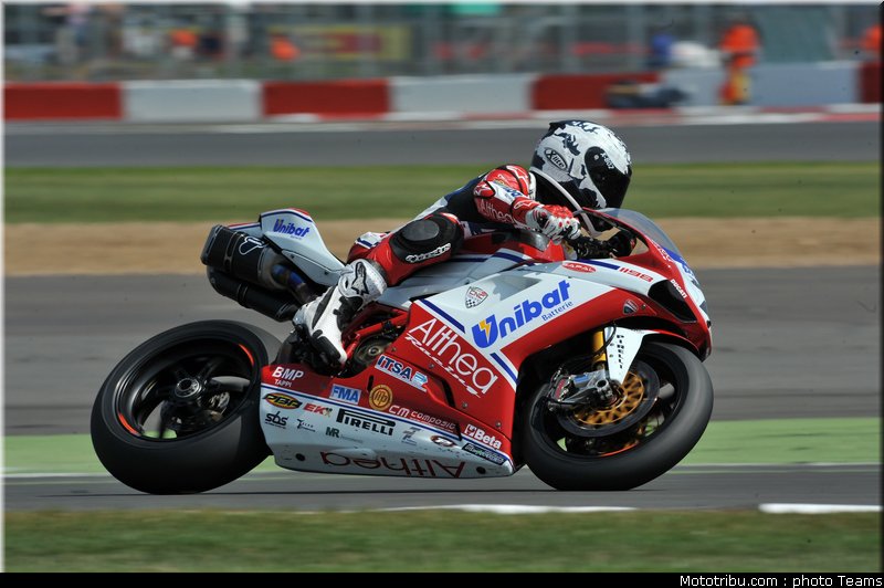 sbk_checa_010_angleterre_silverstone_2011