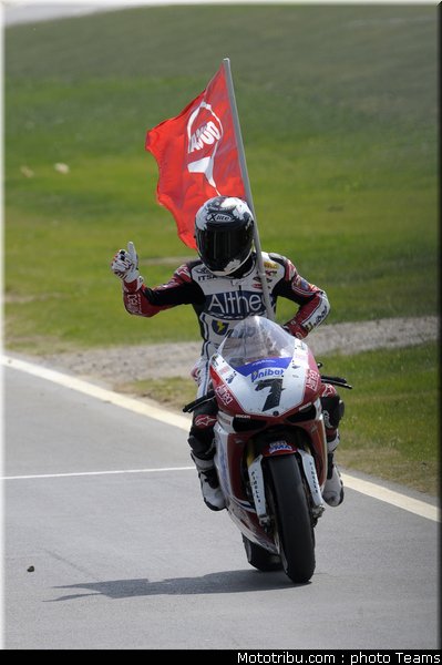 sbk_checa_018_angleterre_silverstone_2011