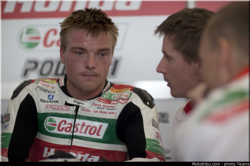 sbk_lowes_a_007_angleterre_silverstone_2011