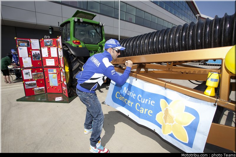 sbk_melandri_002_angleterre_silverstone_2011