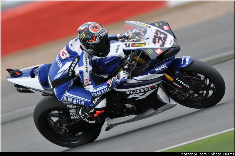 sbk_melandri_004_angleterre_silverstone_2011