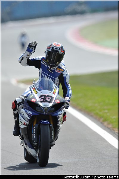 sbk_melandri_008_angleterre_silverstone_2011