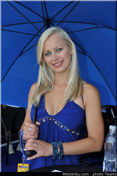 sbk_pitbabe_004_angleterre_silverstone_2011