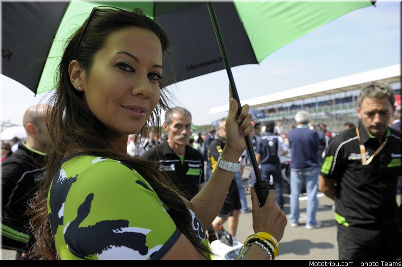 sbk_pitbabe_013_angleterre_silverstone_2011