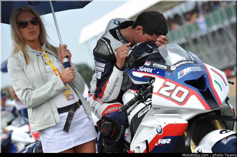 sbk_pitbabe_024_angleterre_silverstone_2011